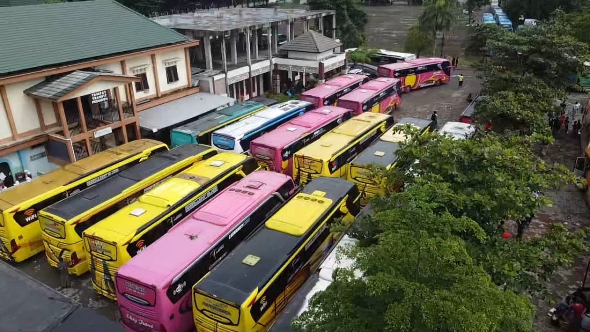 Armada yang membawa santri Ponpes Lirboyo Kediri pulang ke kampung halamannya (Foto: Lirboyo for jatimnow.com)