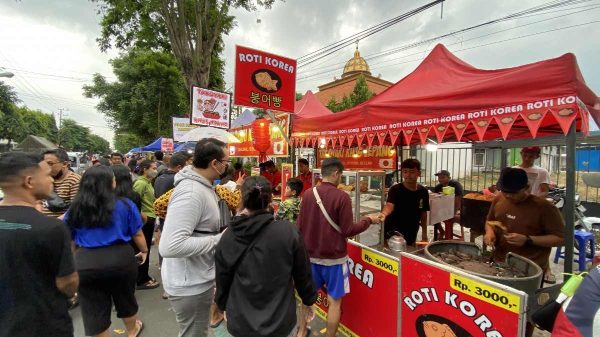 Suasana masyarakat berburu takjil di Kota Kediri (Foto-foto: Yanuar Dedy/jatimnow.com)