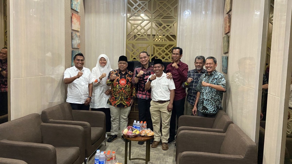 Doa Eri Cahyadi di HUT Ke-5 jatimnow.com: Didik dan Kawal Kemajuan Surabaya