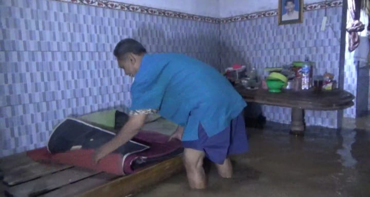 Rumah Terendam Banjir, Warga Jombang Enggan Mengungsi