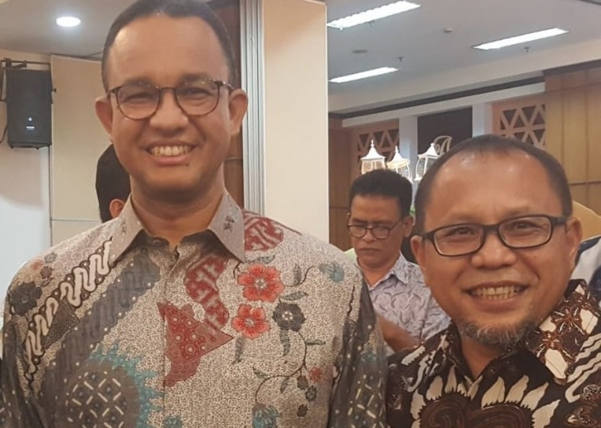 Anies Baswedan dan Artono (kiri). (Foto: Tri for jatimnow.com)