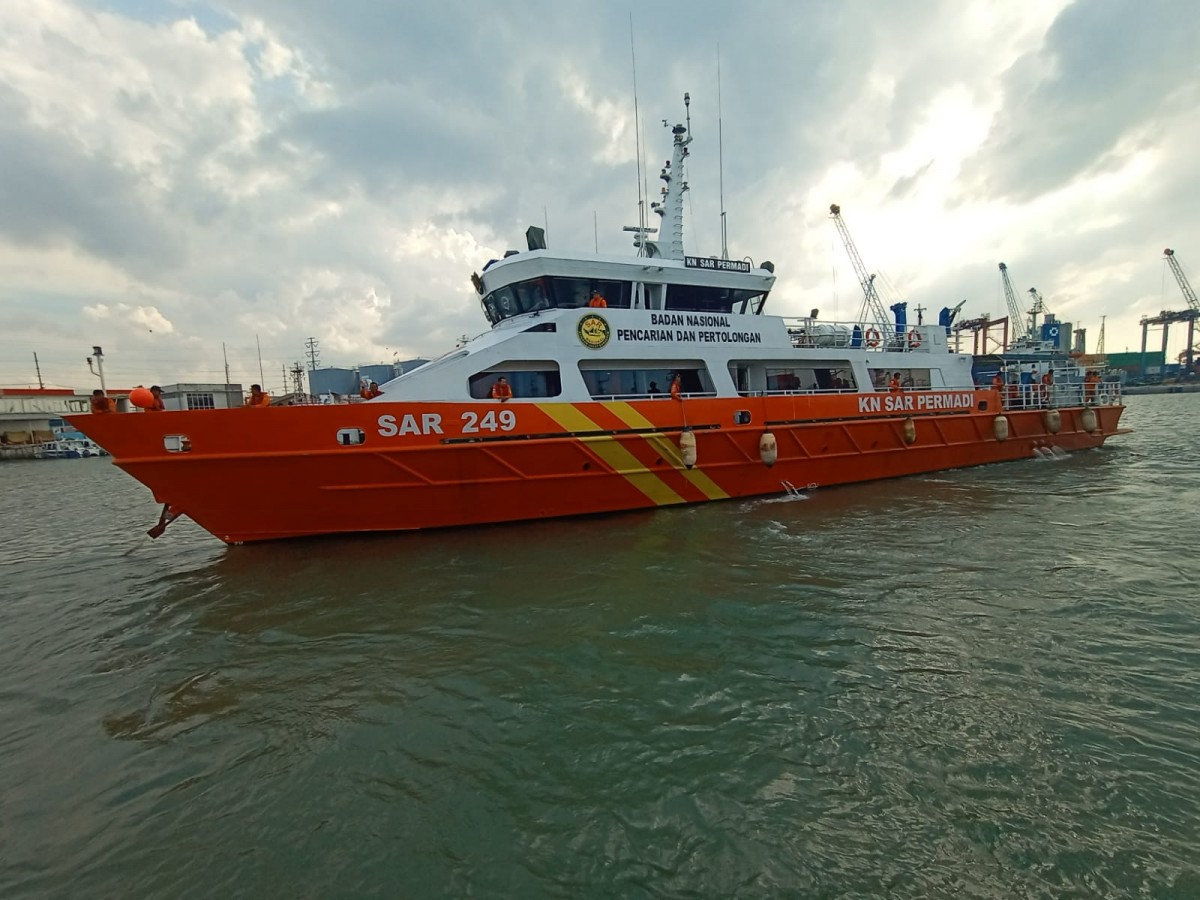 Kapal dari Kantor SAR Surabaya yang melakukan pencarian (Foto: Kantor SAR Surabaya)