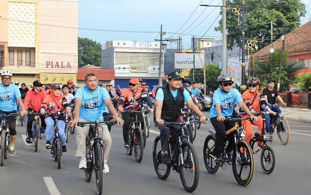 Gus Ipul Semarakkan Gowes Bareng Jelajah Paravan Kota Pasuruan