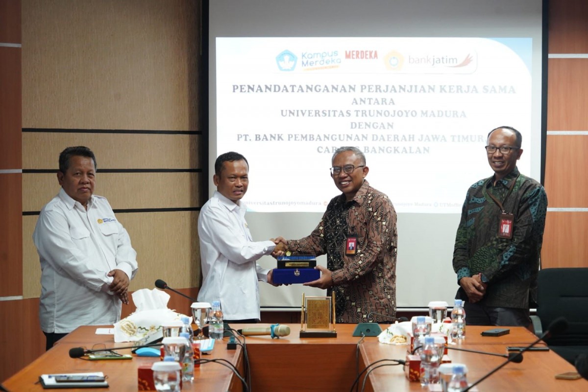 Mou Bank Jatim dengan Universitas Trunojoyo Madura. (Foto: Bank Jatim for jatimnow.com)