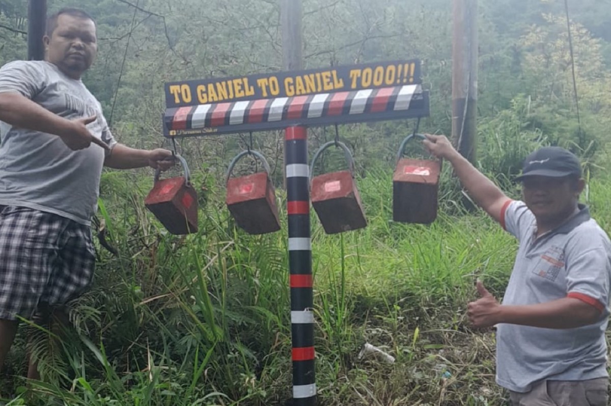 Pengganjal mobil yang dibuat oleh warga Songgoriti. (Foto: Galih Rakasiwi/jatimnow.com)