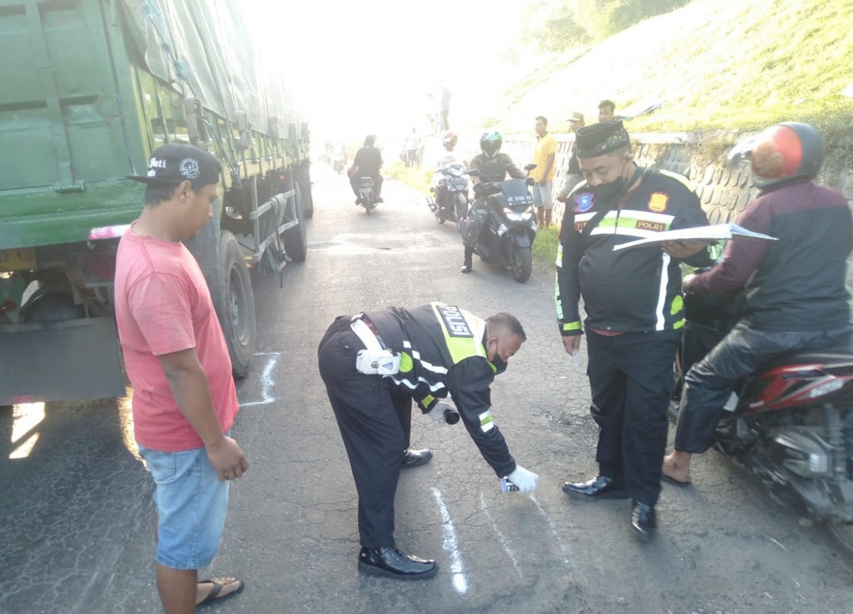 Truk yang terlibat kecelakaan, dengan korban tewas pengendara motor (Foto: Unit Gakkum Satlantas Polres Jombang)