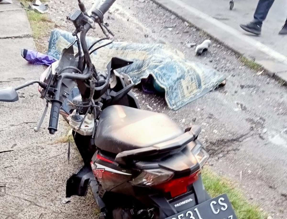 Tabrak Bokong Truk, Pemotor Bojonegoro Tewas di Lamongan