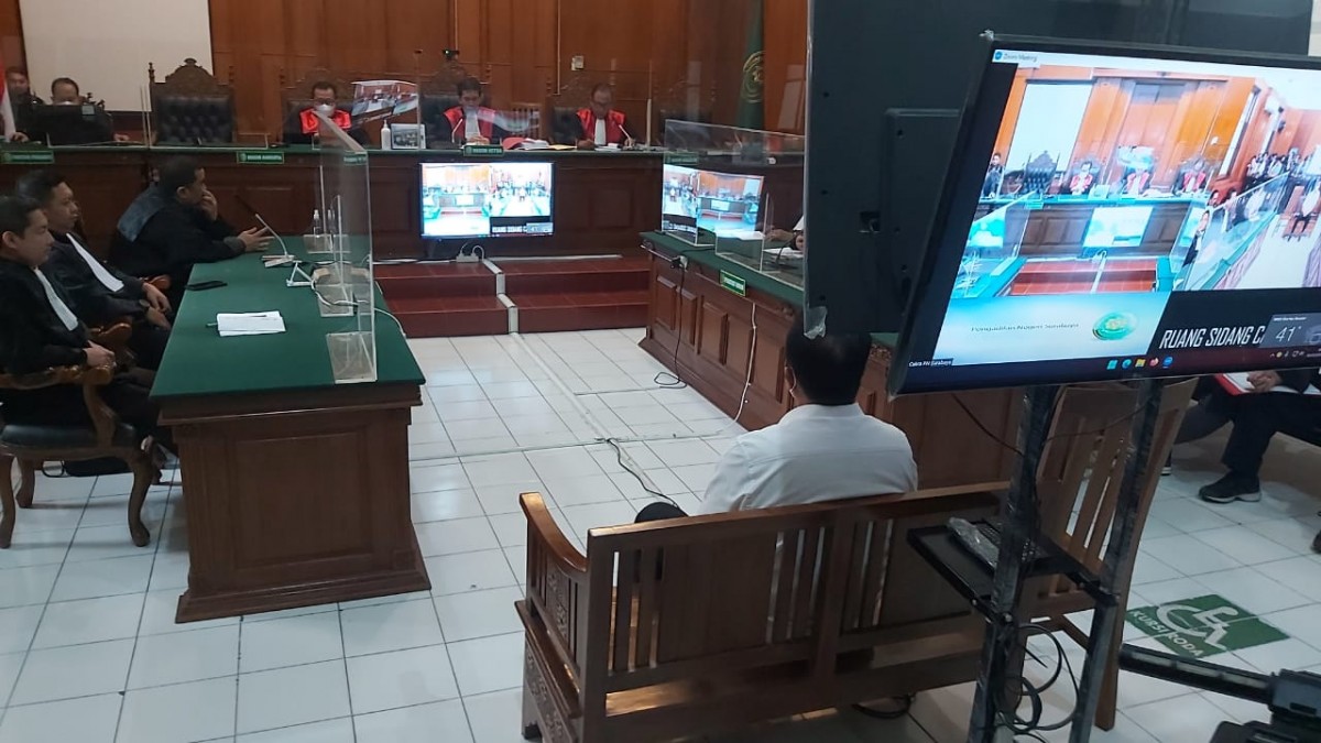 Eks Danki 1 Brimob Polda Jatim, AKP Hasdarmawan saat divonis 1 tahun 6 bulan dalam sidang putusan di PN Surabaya (Foto: Zain Ahmad/jatimnow.com)