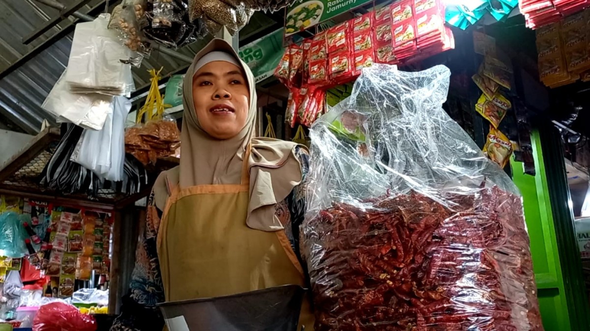 Penjual cabai kering di Trenggalek (Foto: Bramanta Pamungkas/jatimnow.com)