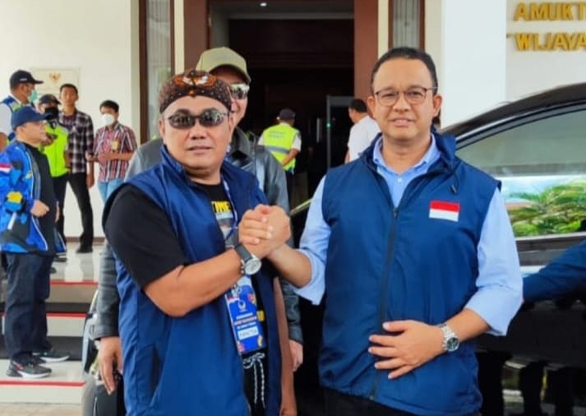 Warsito bersama Anies Baswedan (Foto: Supali for jatimnow.com)