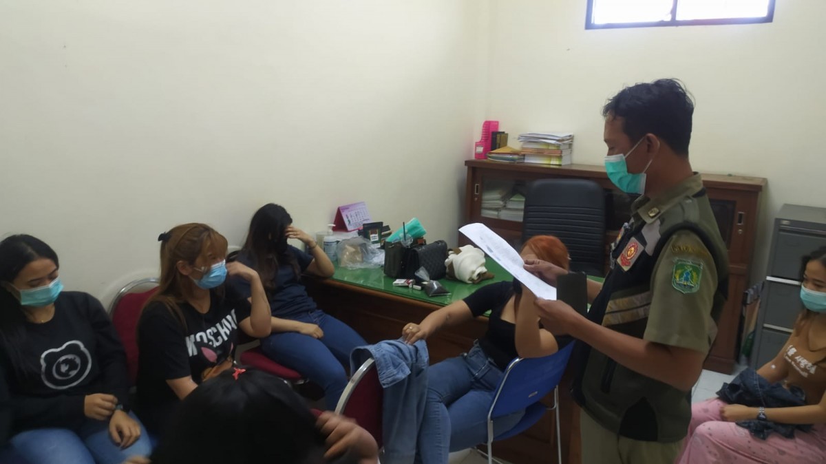 Jelang Ramadan, Satpol PP Kabupaten Pasuruan Razia di Tretes dan Pasar Baru