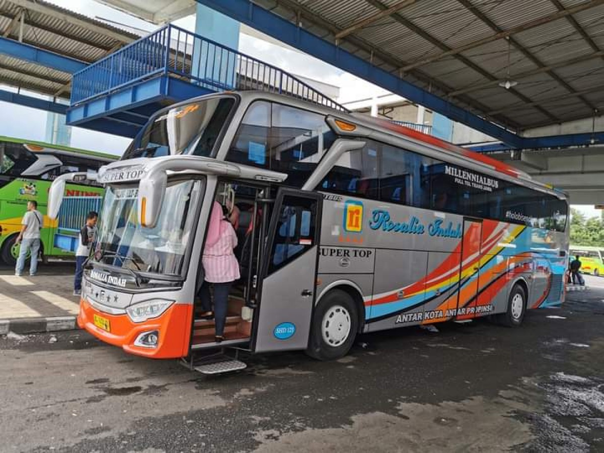 Bus pemudik asal Kabupaten Malang. (Foto: Fauzi for jatimnow.com)