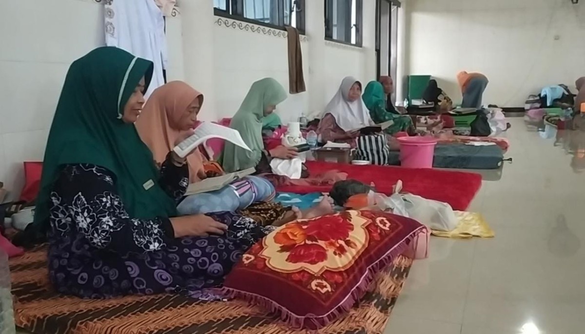 Para lansia saat mengikuti pesantren kilat di Jombang (Foto: Elok Aprianto/jatimnow.com)
