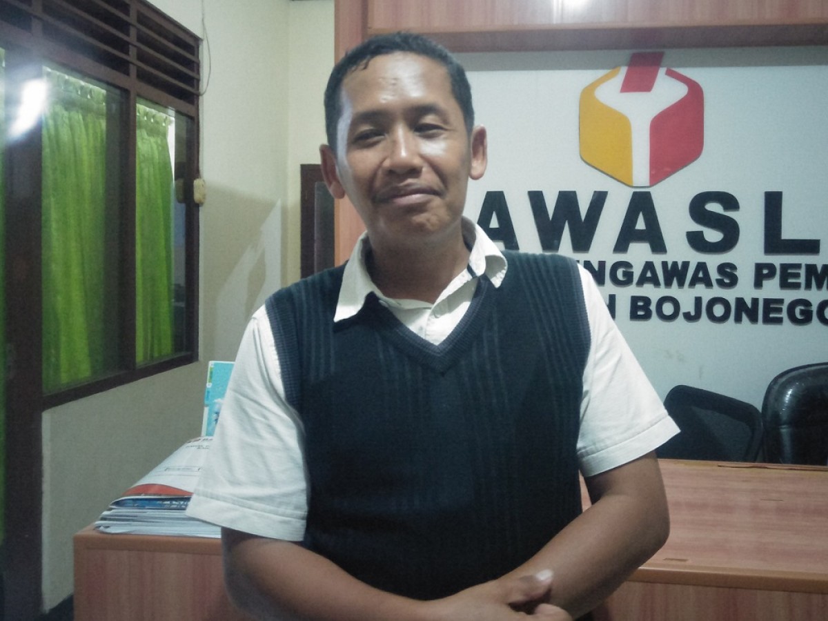 Koordinator Divisi Penanganan Pelanggaran Dian Widodo (Foto: Misbahul Munir/jatimnow.com)