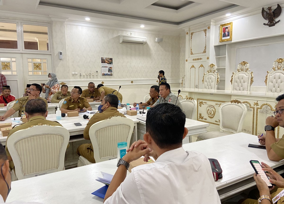 Rapat koordinasi terkait penentuan lahan relokasi warga terdampak bencana tanah retak di Ponorogo (Foto: Ahmad Fauzani/jatimnow.com)