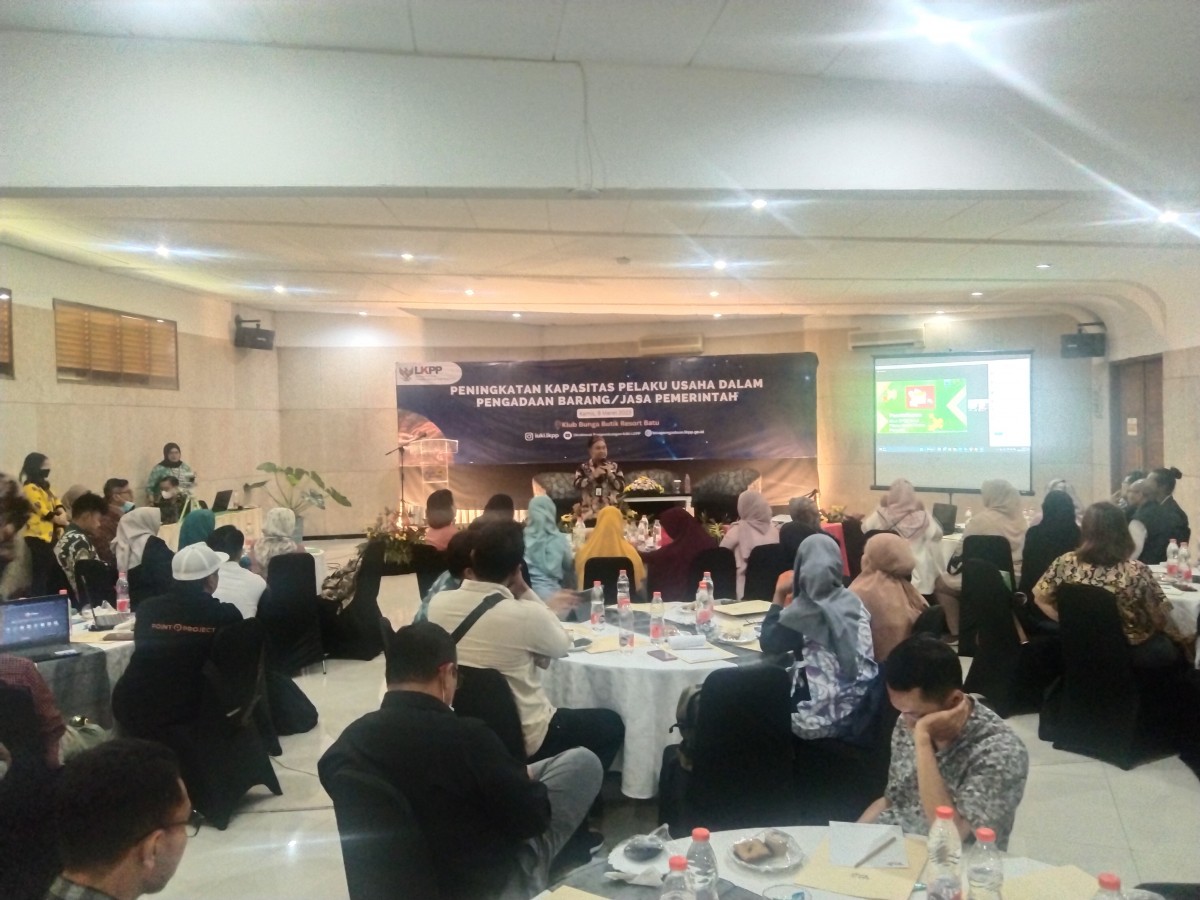 Sosialisasi peningkatan kapasitas pelaku usaha dalam pengadaan barang dan jasa pemerintah. (Foto; Galih Rakasiwi/jatimnow.com)