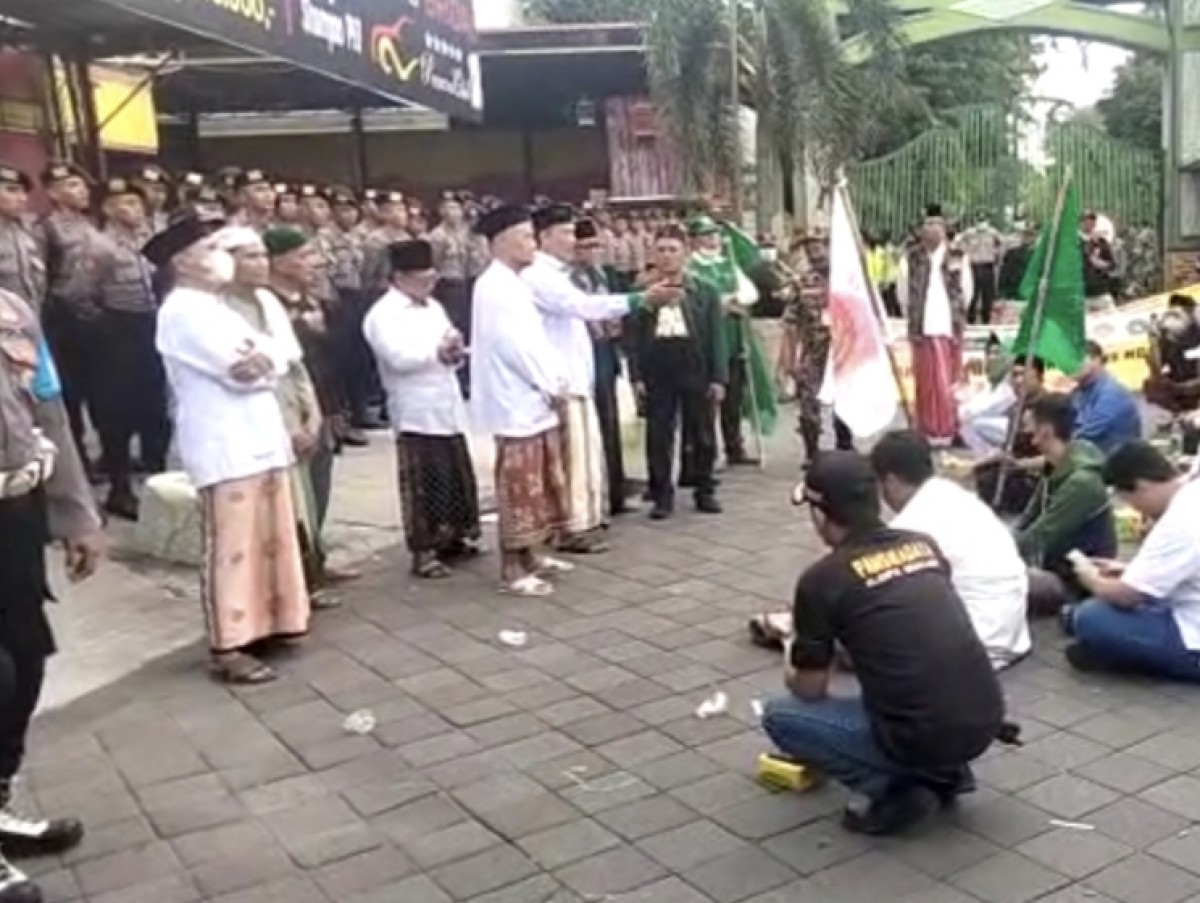 Warga Klampis Ngasem Desak Penutupan Bar Chug Cafe, Ini Alasannya!