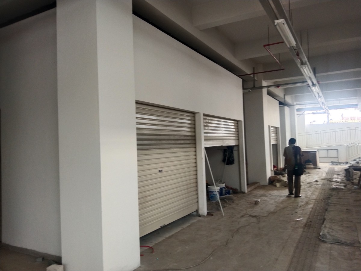 Kios di Pasar Induk Among Tani Batu yang sedang dibangun. (Foto: Galih Rakasiwi/jatimnow.com)