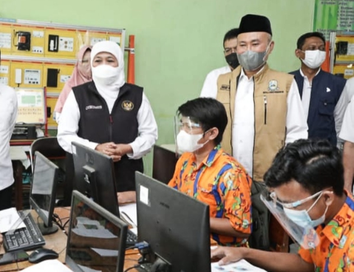 Siapkan Pemimpin Bangsa, Khofifah Buka Golden Ticket PPDB Khusus Ketua OSIS dan Hafiz