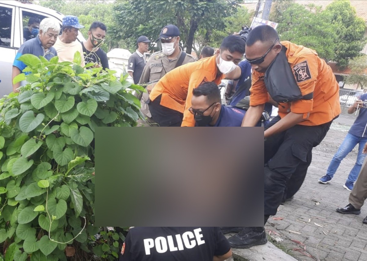 Seorang Pria Ditemukan Tewas dalam Selokan di Lidah Wetan, Surabaya