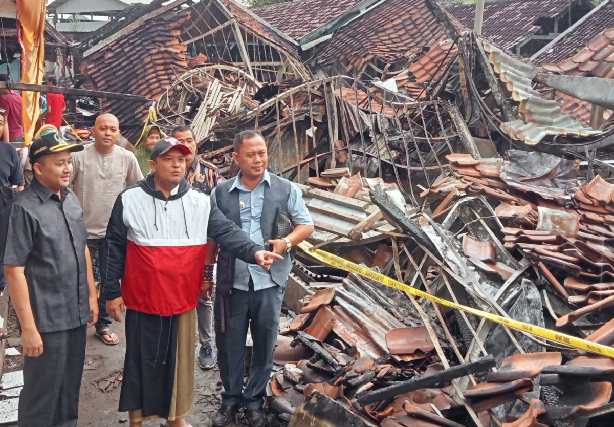 Pimpinan DPRD Kabupaten Pasuruan Sidak Pasar Gondanglegi yang Terbakar