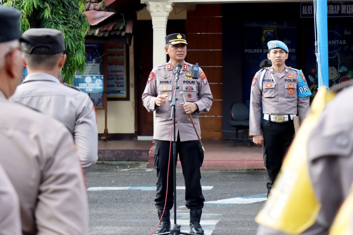 Kapolres Bojonegoro AKBP Rogib Triyanto saat menyampaikan arahan (foto Humas Polres Bojonegoro for jatimnow.com)