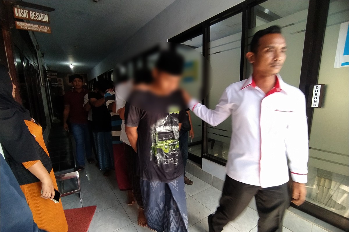 Polres Bangkalan telah menetapkan sembilan tersangka atas kasus penganiayaan yang menyebabkan santri tewas. (foto: Mat Hilmi for jatimnow.com)