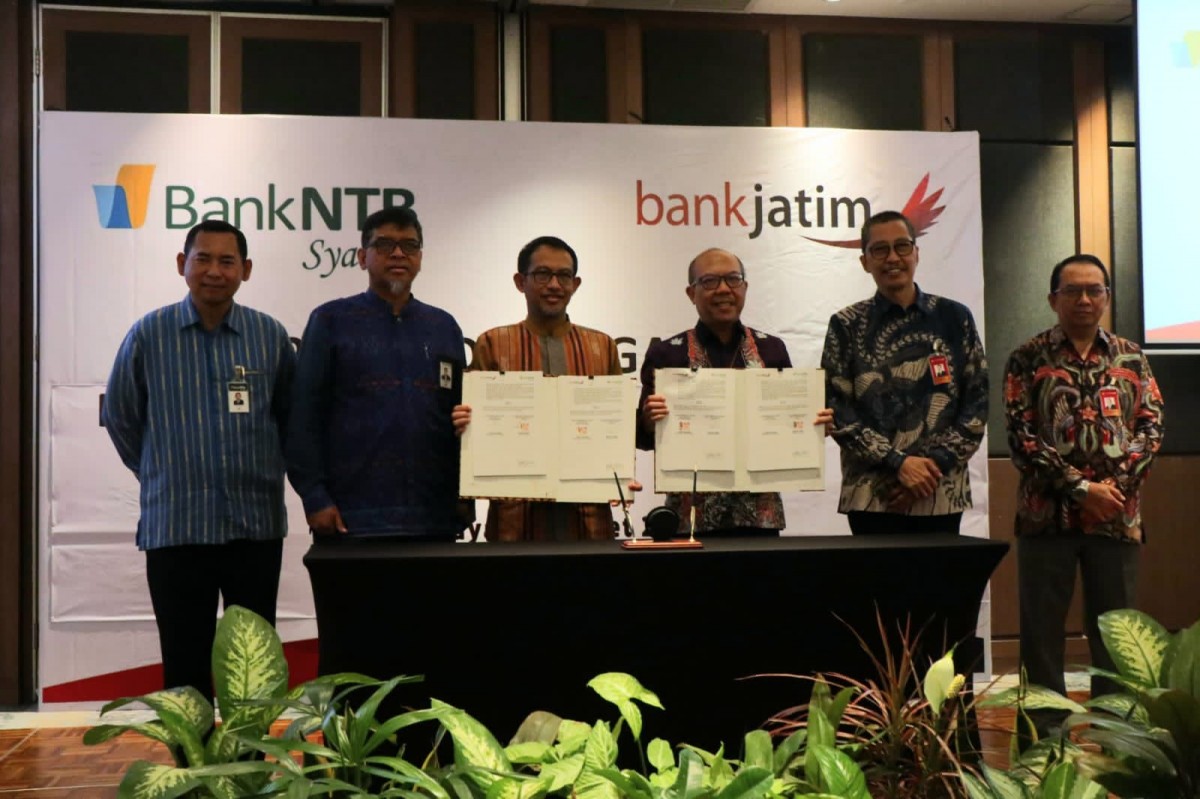 MOU bankjatim dengan bank NTB di Hotel Double Three by Hilton, Jalan Tunjungan, Surabaya (foto: bankjatim for jatimnow.com)