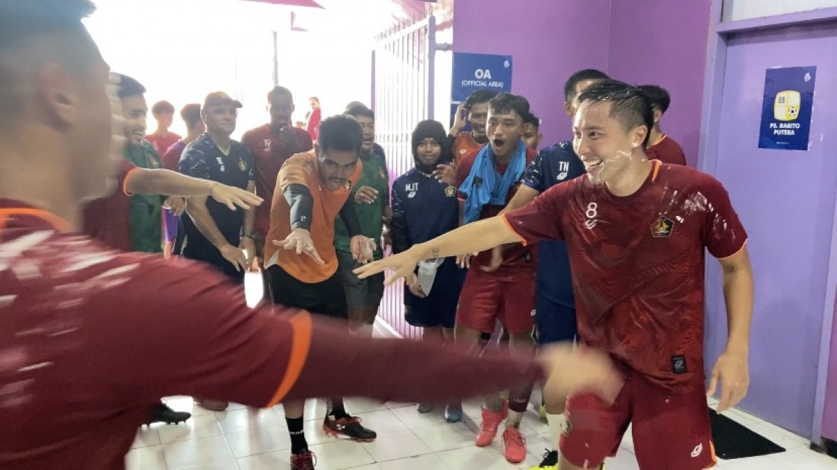 Wajah Arthur Dicoreng dan Dilempar ke Kolam Es, Begini Nasib Kapten Persik