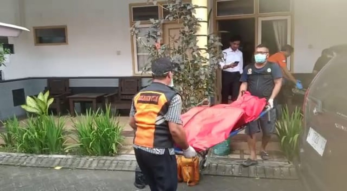 Korban saat dievakuasi. (Assegaf for jatimnow.com)