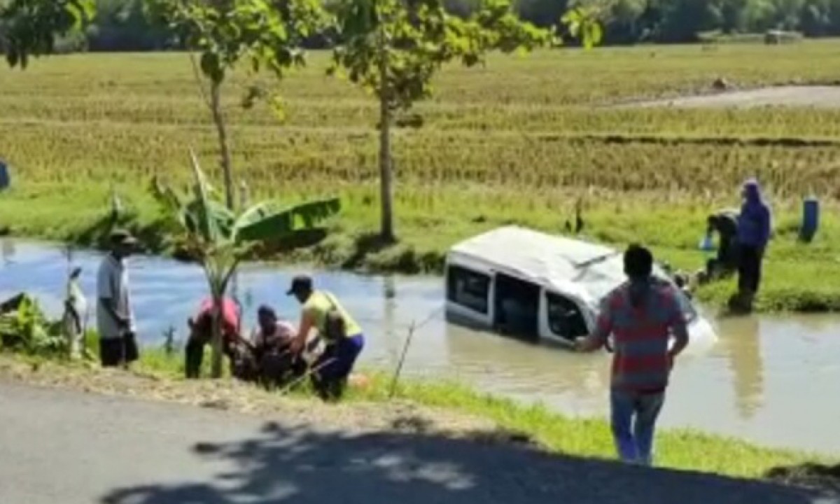Mobil Siaga Desa di Bojonegoro Masuk Parit, Begini Kondisi Penumpangnya