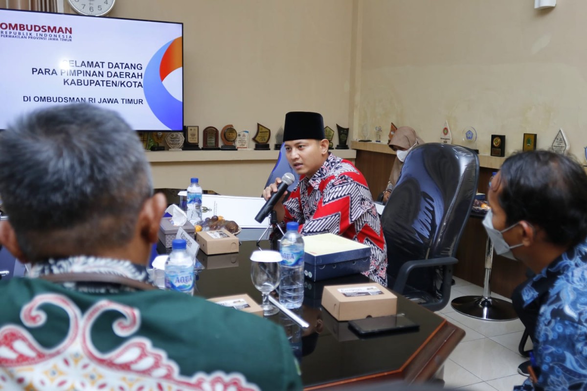 Bupati Trenggalek, Mochamad Nur Arifin saat berada di kantor Ombudsman Jawa Timur. (Foto: Kominfo Trenggalek/jatimnow.com)