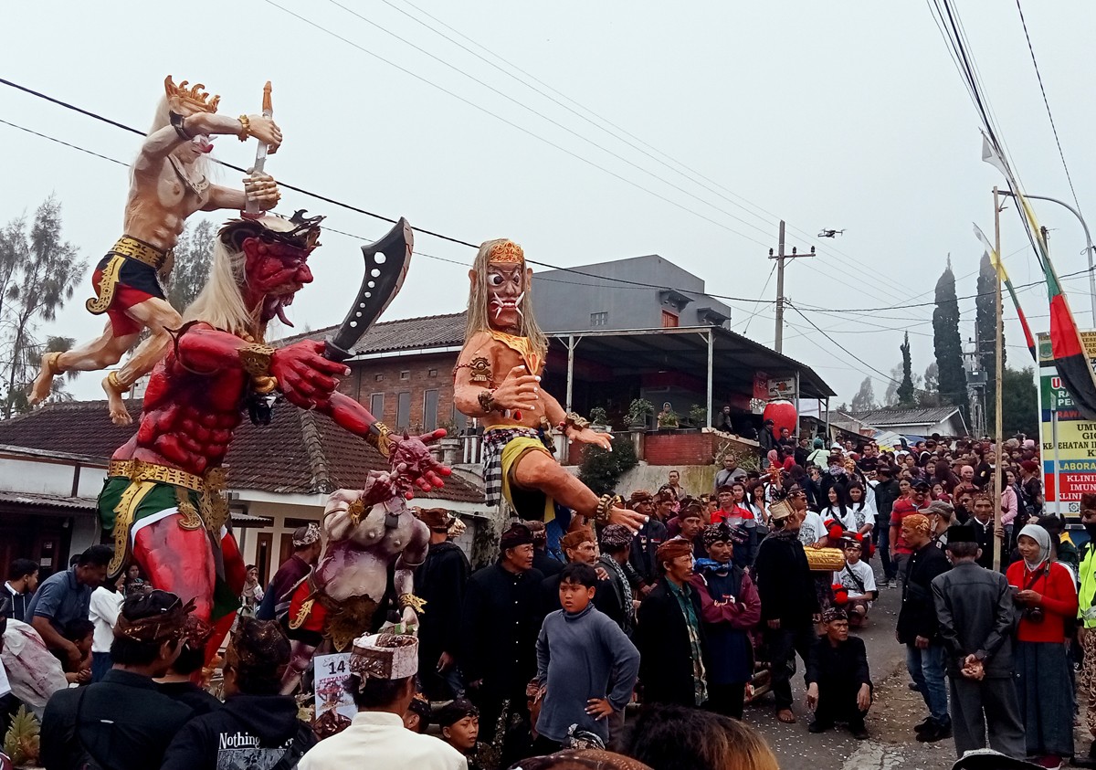 Sambut Hari Suci Nyepi, Warga Pasuruan Ramaikan Pawai Ogoh-ogoh