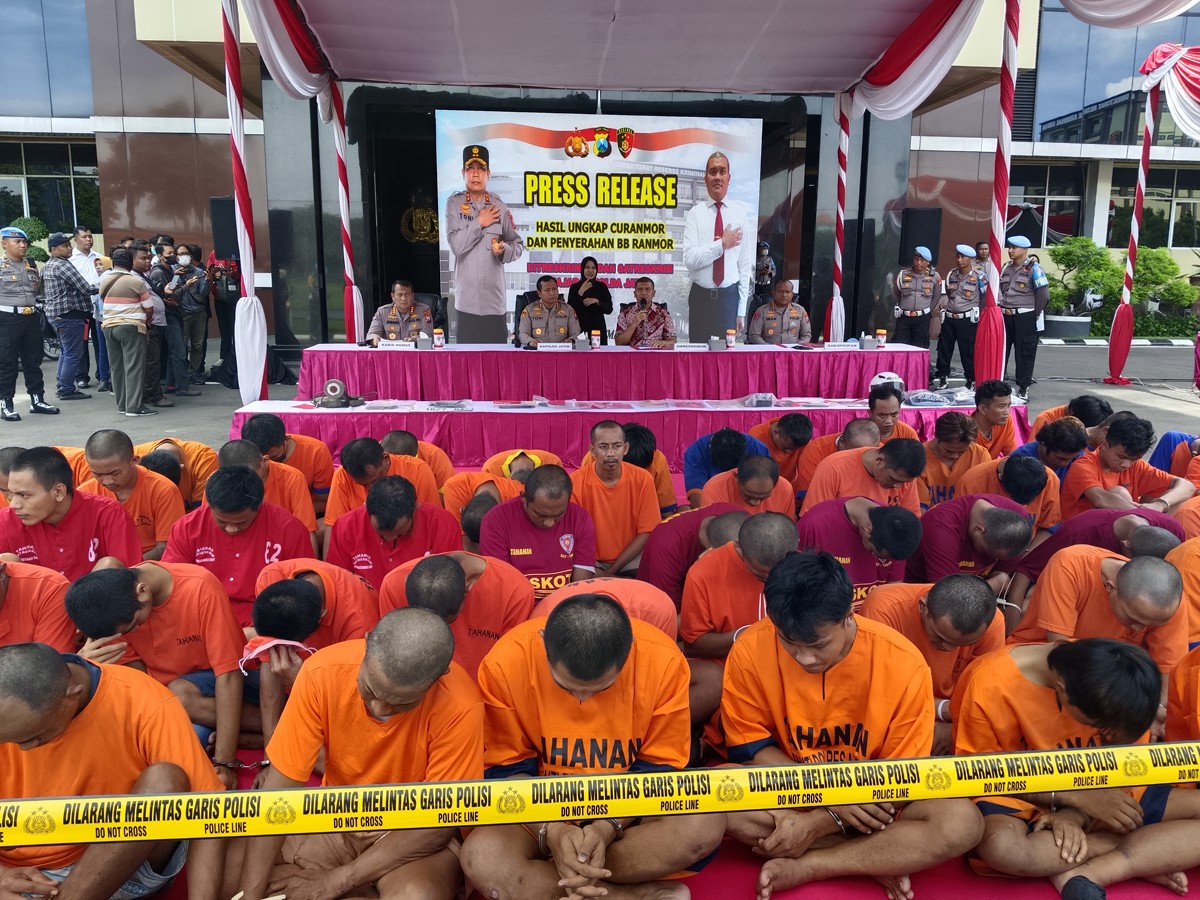158 pelaku pencurian dari ditangkap dalam tempo 10 hari dari berbagai daerah di Jatim. (foto: Rama Indra Surya/jatimnow.com)