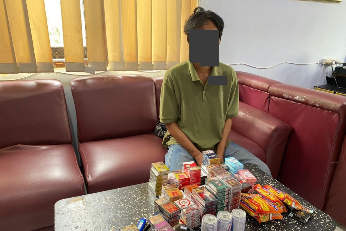 Pelaku saat diamankan polisi di Polsek Plemahan. (Foto : Polsek Plemahan/jatimnow.com)