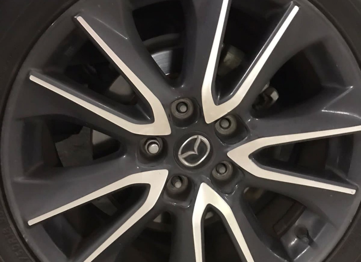 Penampakan velg mobil milik AW yang bautnya dicuri (Foto: AW for jatimnow.com)