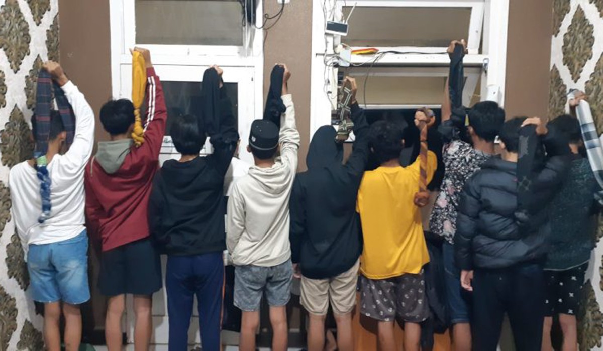 Para remaja yang terlibat perang sarung di Malang diamankan (Foto: Humas Polres Malang)