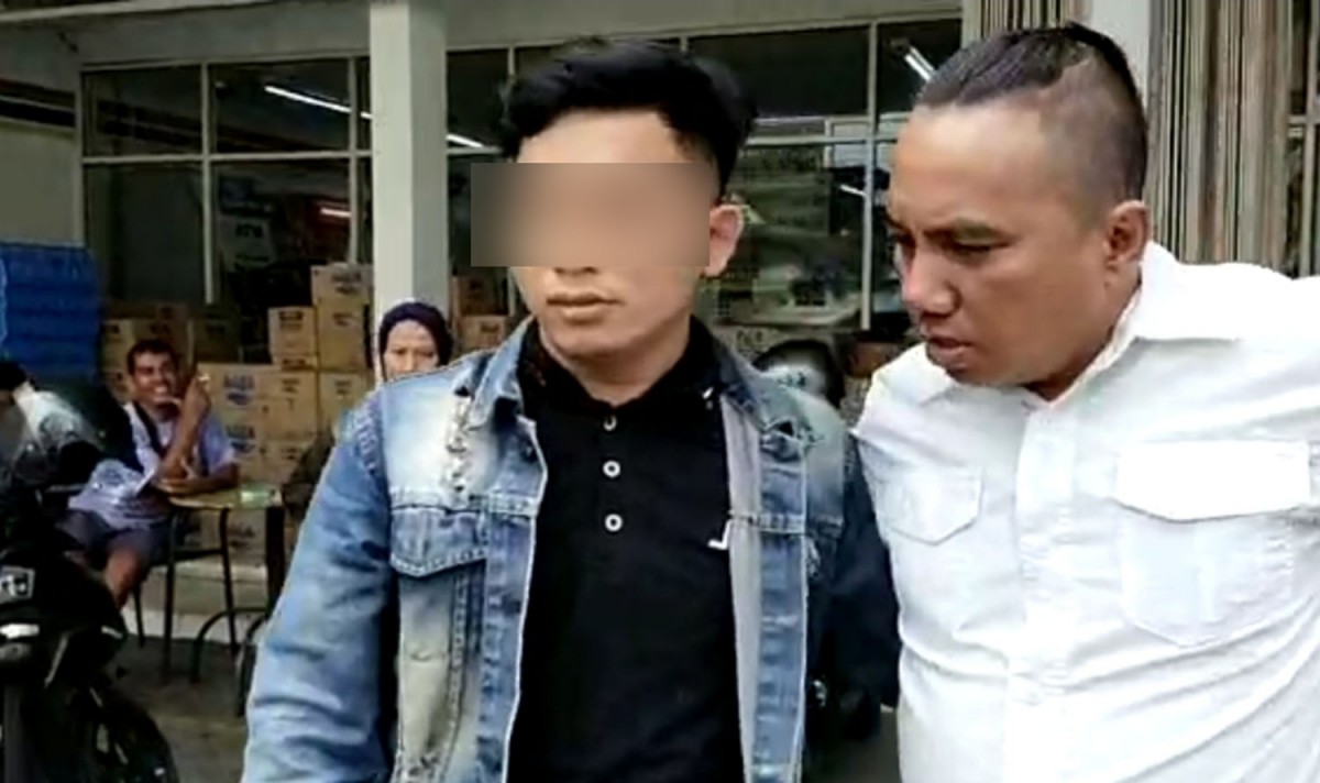 Pria ini Tepergok Curi Susu Formula di Minimarket Surabaya, Ngakunya untuk Anak