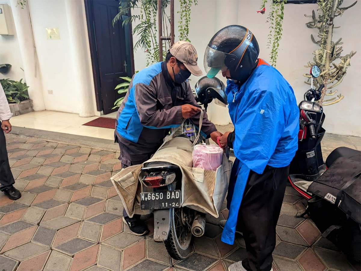 Ojek pangkalan yang mengantar Rantang Ramadan dari rumah dinas Wali Kota Batu. (Diskominfo Kota Batu for jatimnow.com)