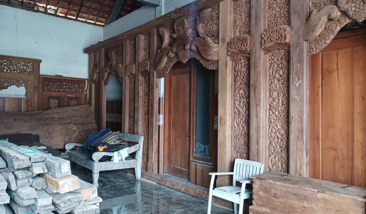 Wow! Perajin Ukir Kayu di Gresik Produksi Gebyok Senilai Ratusan Juta Rupiah