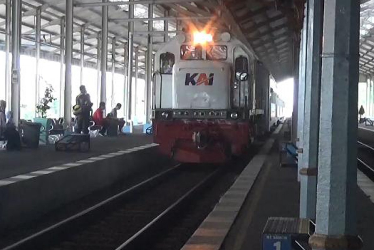 Stasiun Jombang yang masuk Daerah Operasi VII berencana menambah enam KA tambahan untuk antisipasi angkutan lebaran. (foto: Elok Aprianto/jatimnow.com)