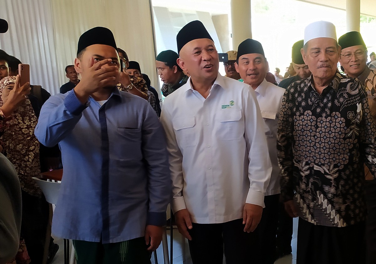 MenkopUKM Resmikan Unit Usaha Ponpes Sunan Drajat Lamongan