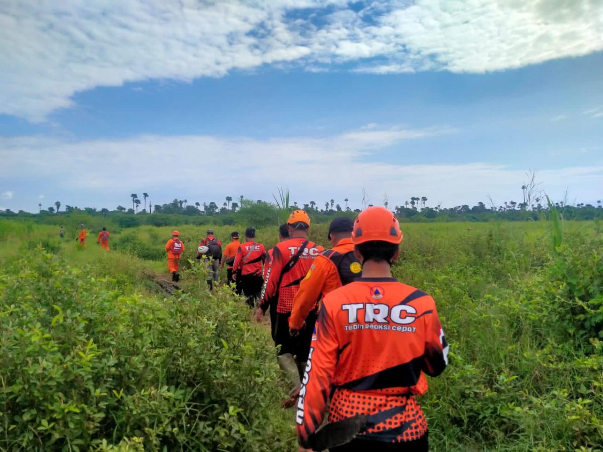 Tim SAR gabungan melakukan pencarian Misnadin yang hilang di Alas Baluran sejak akhir pekan lalu. (foto: Pos Basarnas Banyuwangi for jatimnow.com)