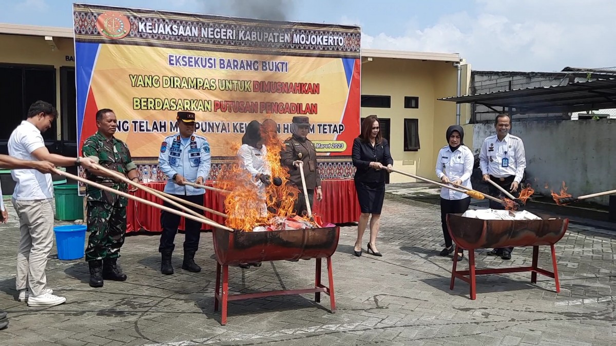 Kejari Kabupaten Mojokerto Musnahkan Barang Bukti, Sabu 1,6 Kg