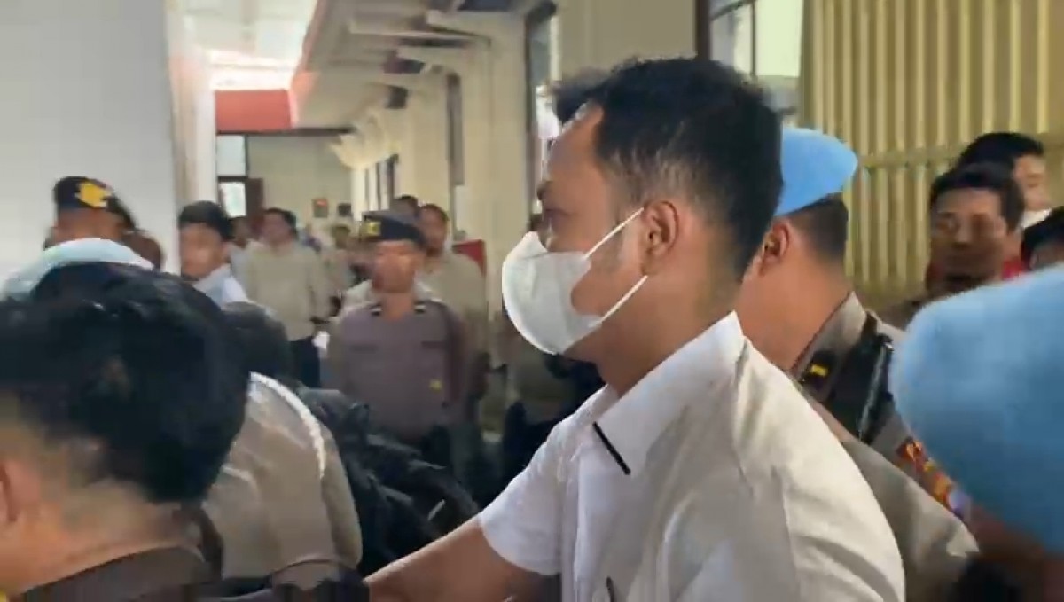 Eks Kabag Ops Polres Malang, Kompol Wahyu Setyo Pranoto, terdakwa tragedi Kanjuruhan usai divonis bebas. (Foto: Zain Ahmad/jatimnow.com)