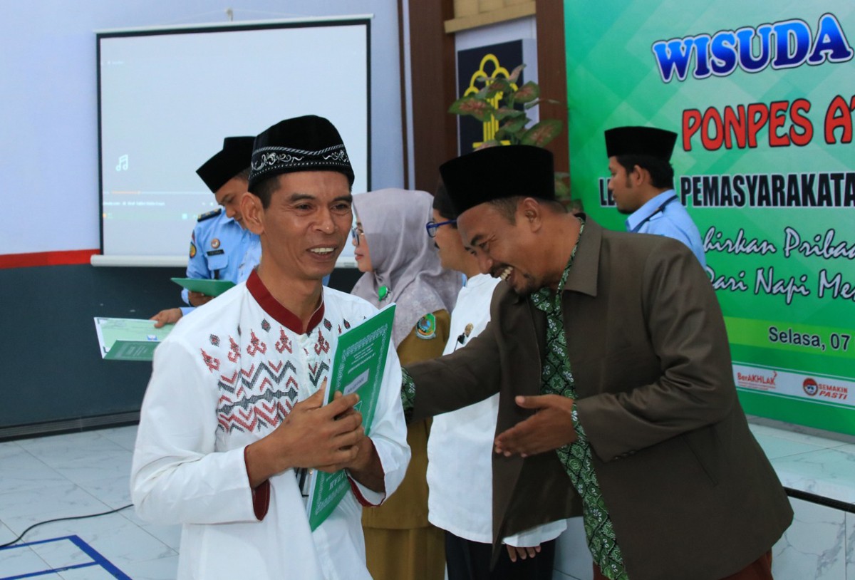 Kalapas Kelas II A Banyuwangi, Wahyu Indarto di sela wisuda warga binaan. (foto: Eko Purwanto/jatimnow.com)