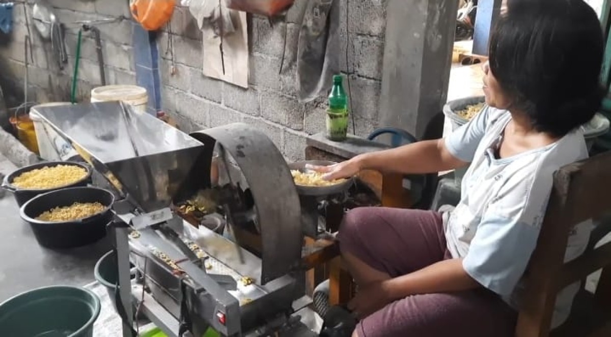 Mesin yang digunakan untuk membuat alen-alen. (Foto-foto: Bramanta Pamungkas/jatimnow.com)