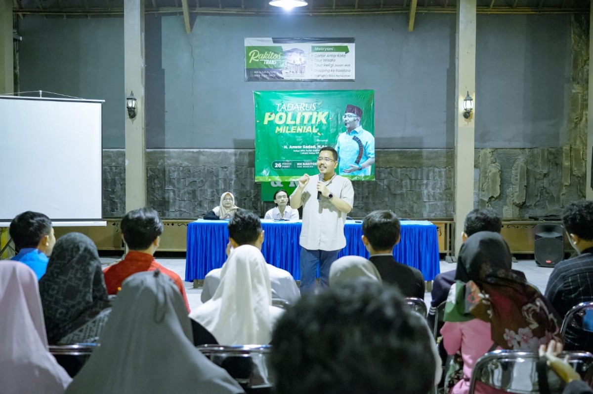 Anwar Sadad saat safari 'Tadarus Politik Milenial' di Rakitos Lesehan & Resto, Kabupaten Nganjuk. (Foto: Fad for jatimnow.com)