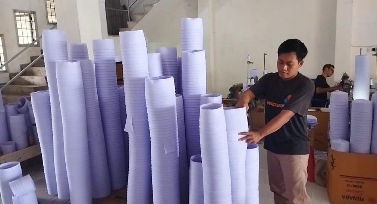 Sejumlah kopiah hasil jahitan perajin Muhammad Fuadi (27) yang siap kirim ke berbagai daerah. (Foto-foto: Eko Purwanto/jatimnow.com)