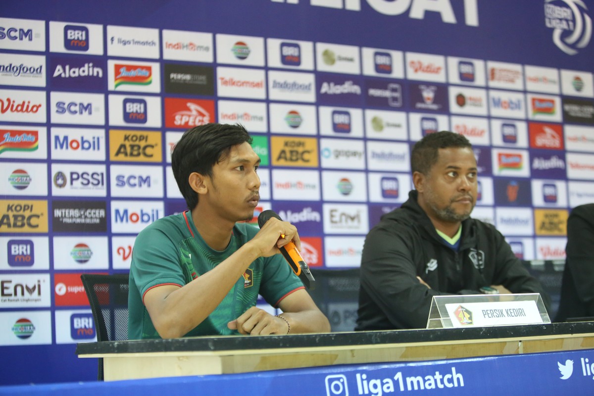 Yusuf Meilana dan Divaldo dalam pre-match conference jelang lawan Persib. (foto : Persik Kediri for jatimnow.com)